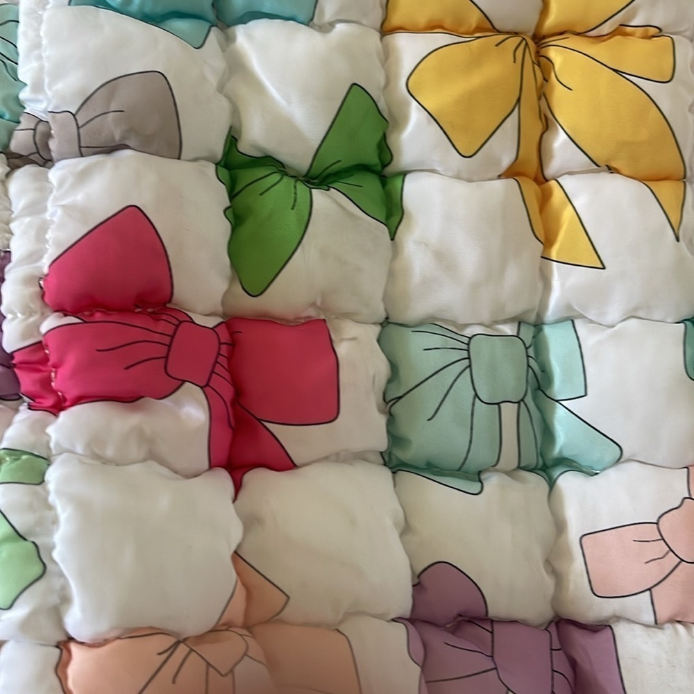 Katydid White Quilted Bow Shoulder Bag - Picture 6 of 9